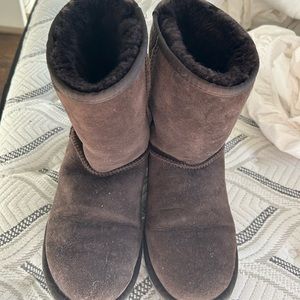 Woman’s size 8 Uggs - short